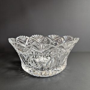 Elegant Crystal Decorative Bowl